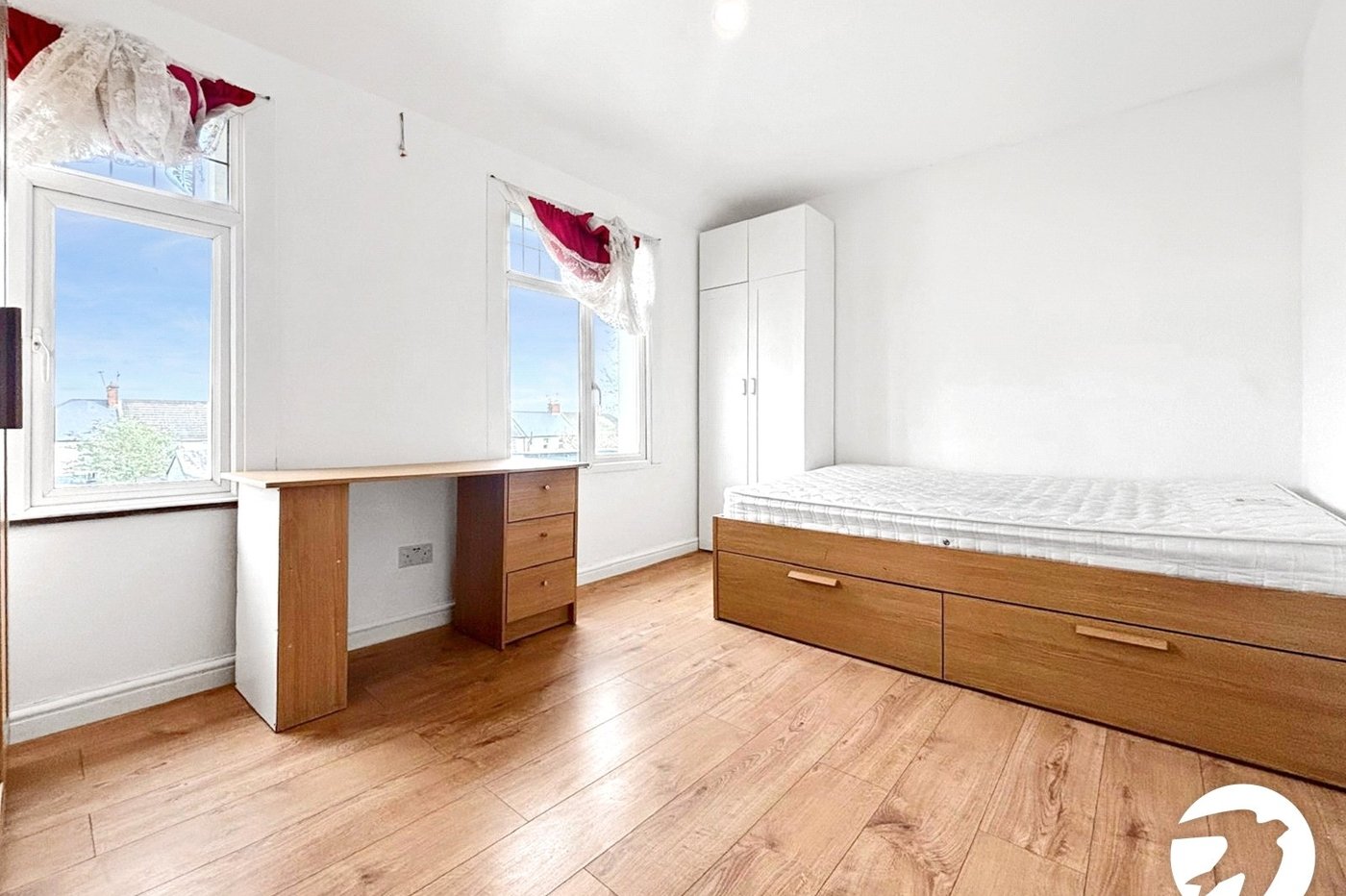 3 bedroom house to rent in Dartford | Robinson Jackson