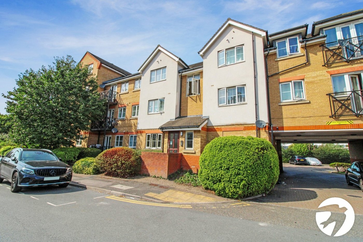 2 bedroom property to rent in Greenhithe | Robinson Michael & Jackson