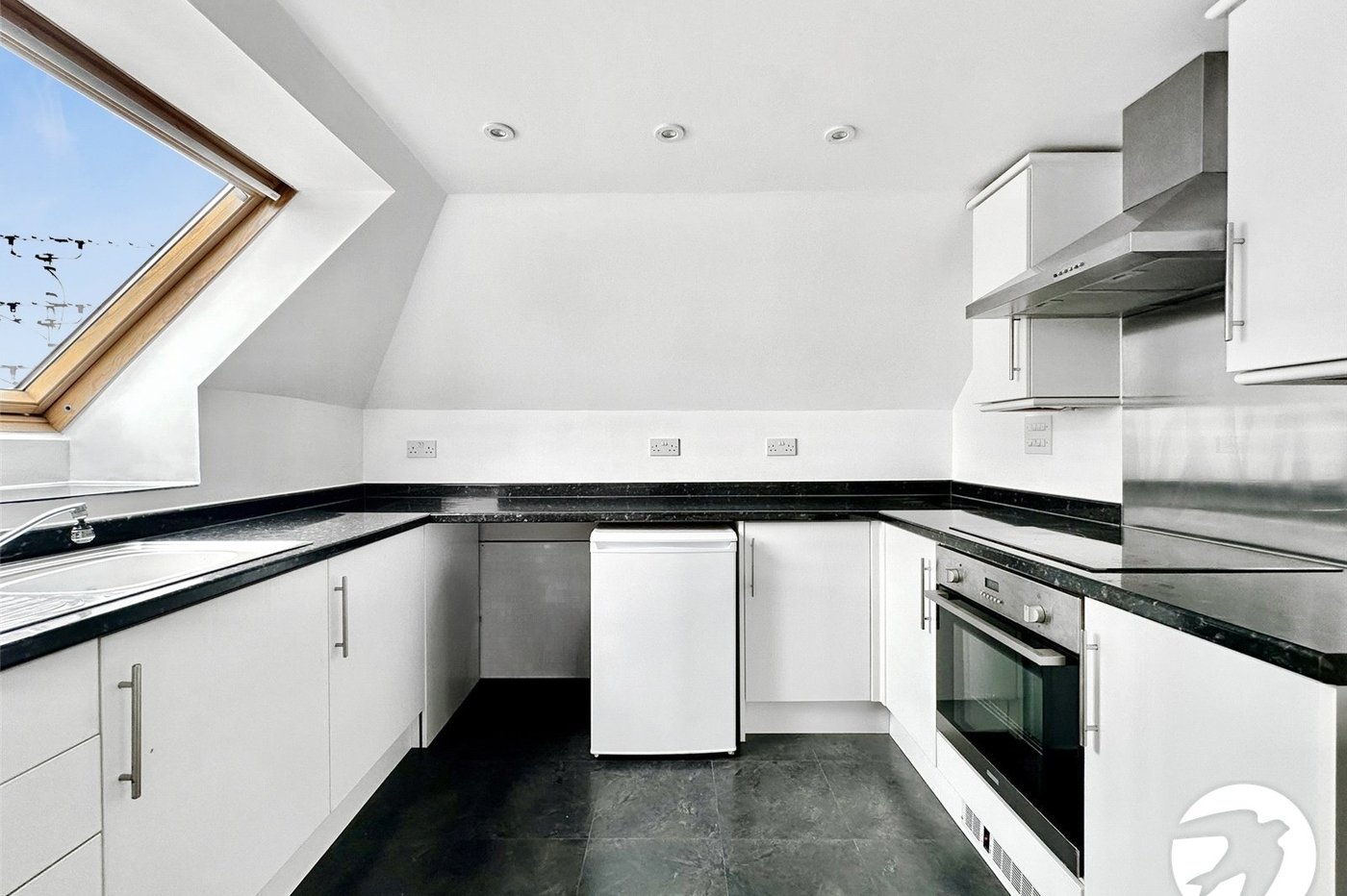1 bedroom property to rent in Greenhithe | Robinson Michael & Jackson
