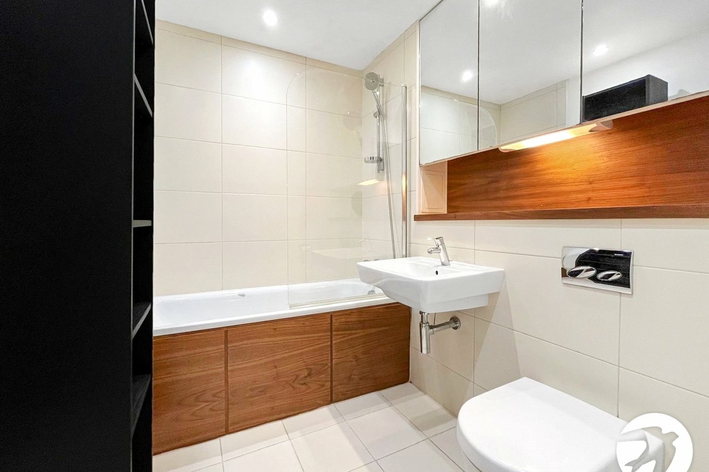 2 bedroom property to rent in Dock Head Road | Robinson Michael & Jackson