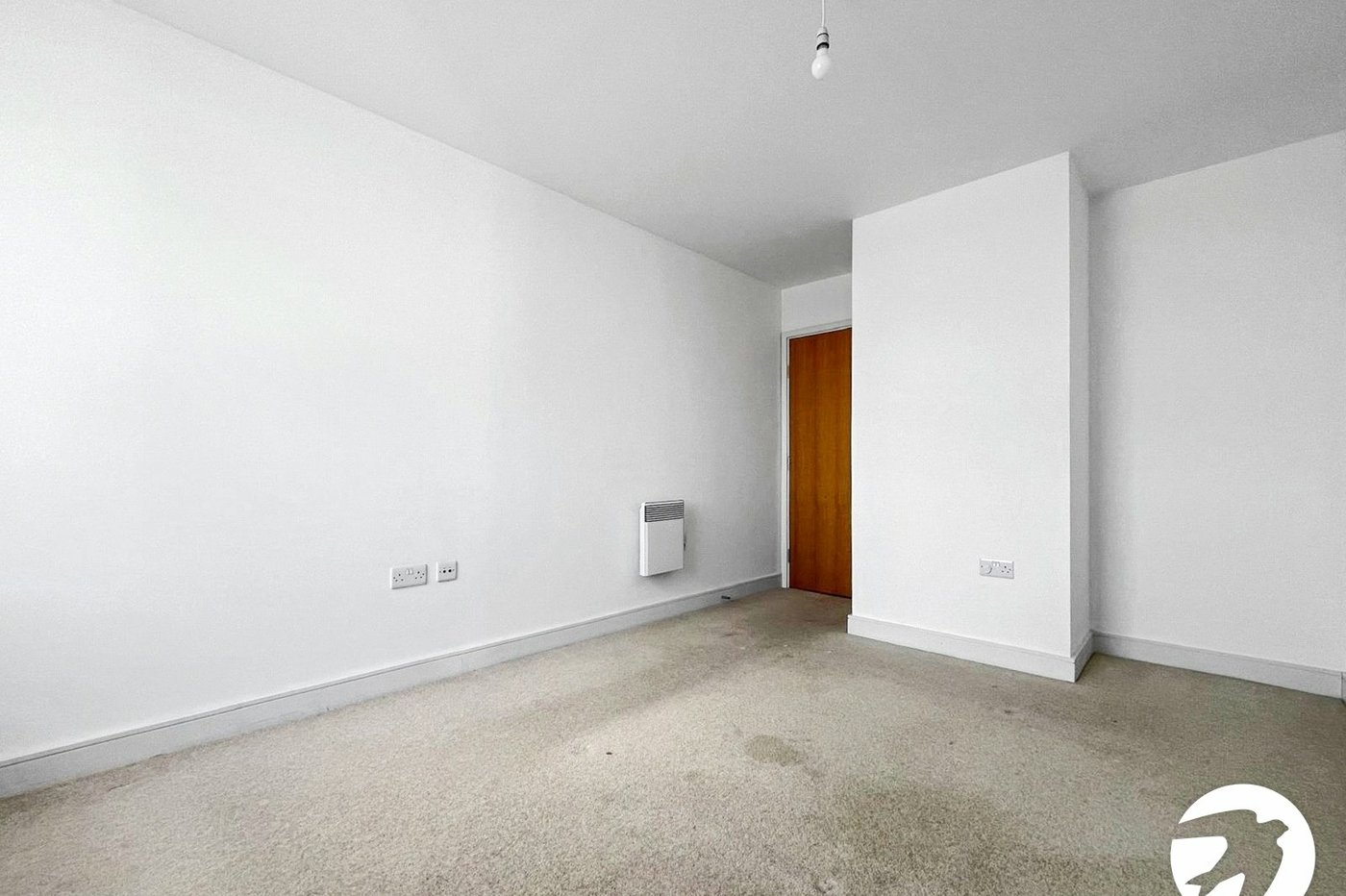 2 bedroom property to rent in Dock Head Road | Robinson Michael & Jackson
