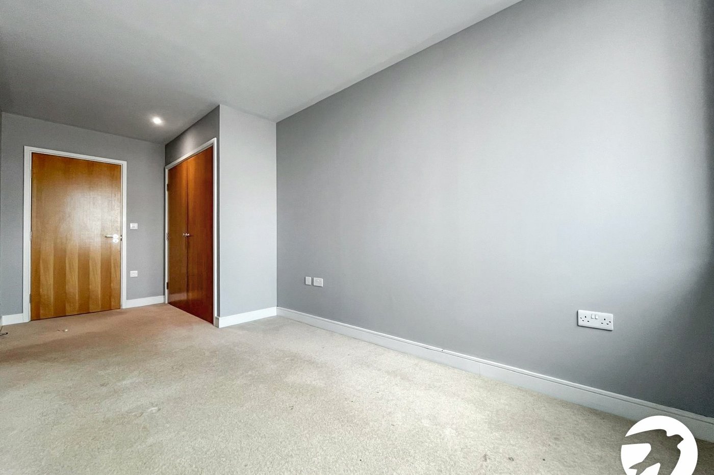 2 bedroom property to rent in Dock Head Road | Robinson Michael & Jackson