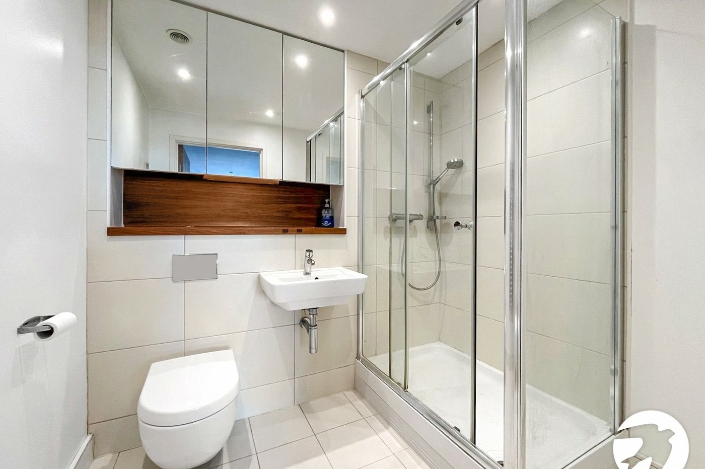 2 bedroom property to rent in Dock Head Road | Robinson Michael & Jackson