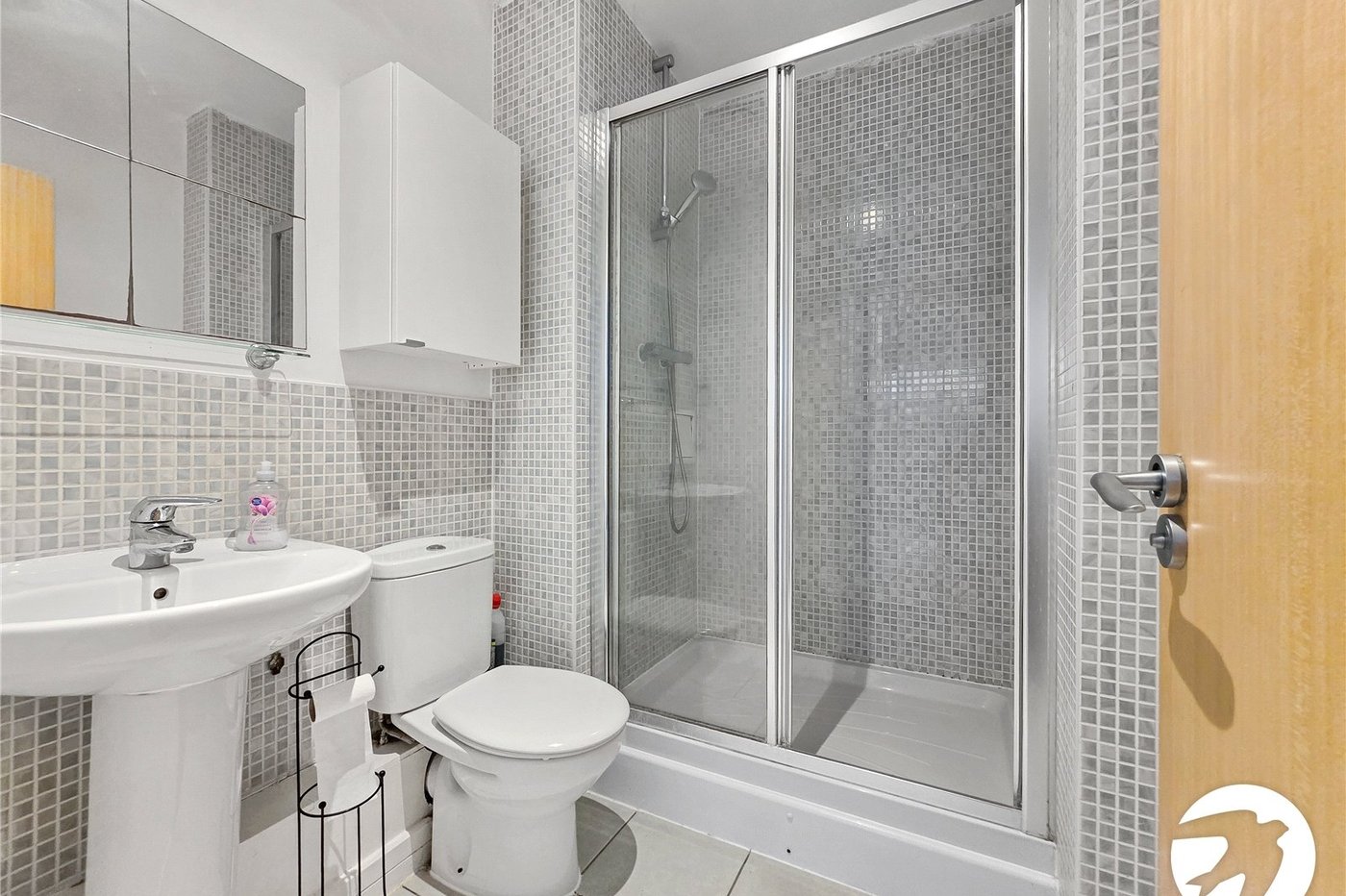 2 bedroom property to rent in Birdwood Avenue | Robinson Jackson