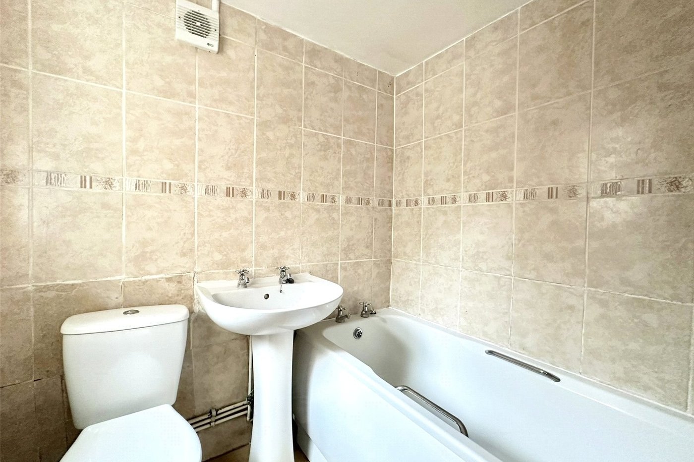 2 bedroom house to rent in Swanscombe | Robinson Michael & Jackson