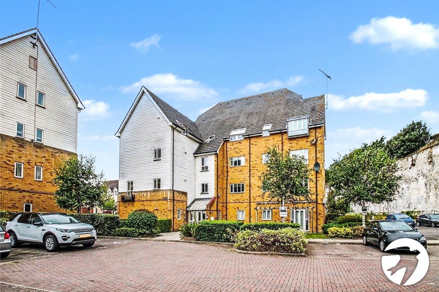 2 bedroom property to rent in Waterside | Robinson Michael & Jackson