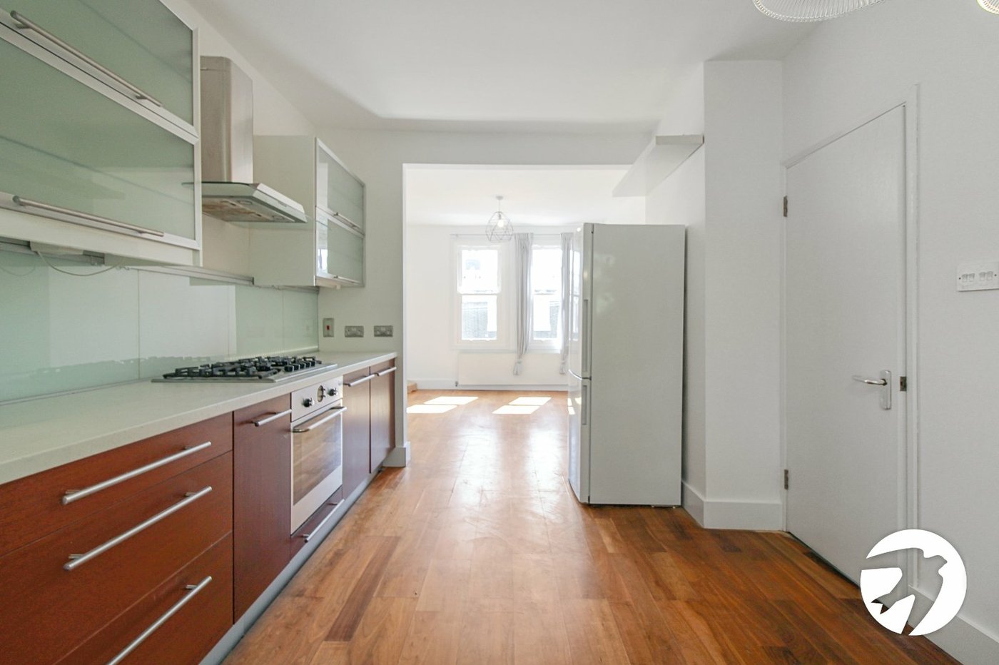 2 bedroom property to rent in London | Robinson Jackson