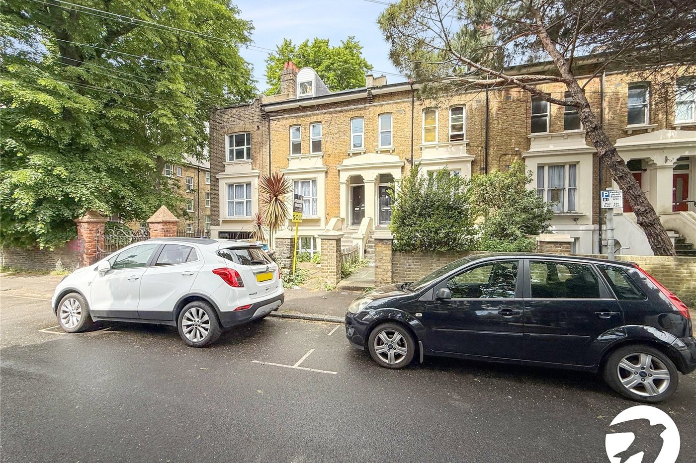 2 bedroom property to rent in London | Robinson Jackson