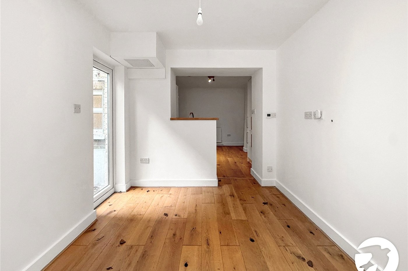 2 bedroom property to rent in London | Robinson Jackson