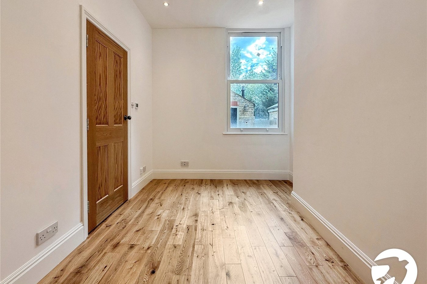 2 bedroom property to rent in London | Robinson Jackson