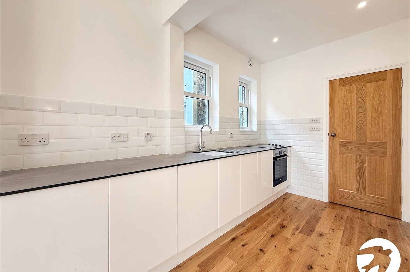 2 bedroom property to rent in London | Robinson Jackson