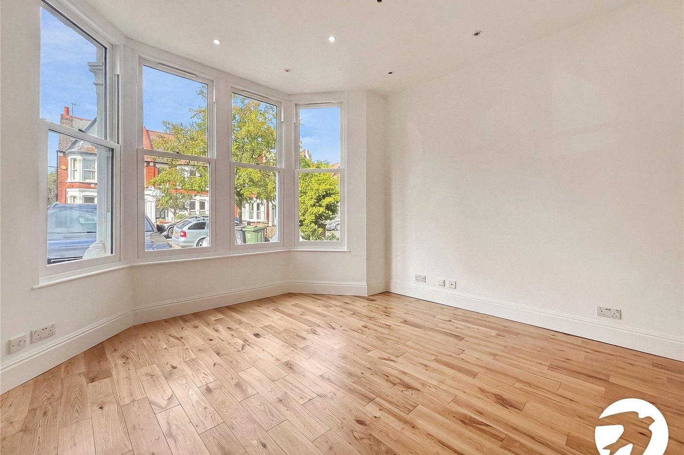 2 bedroom property to rent in London | Robinson Jackson