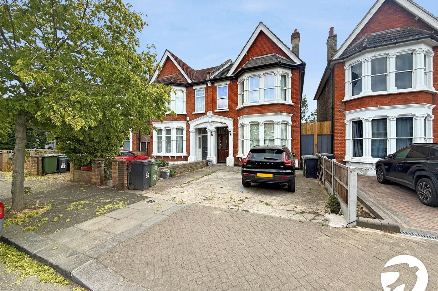2 bedroom property to rent in London | Robinson Jackson