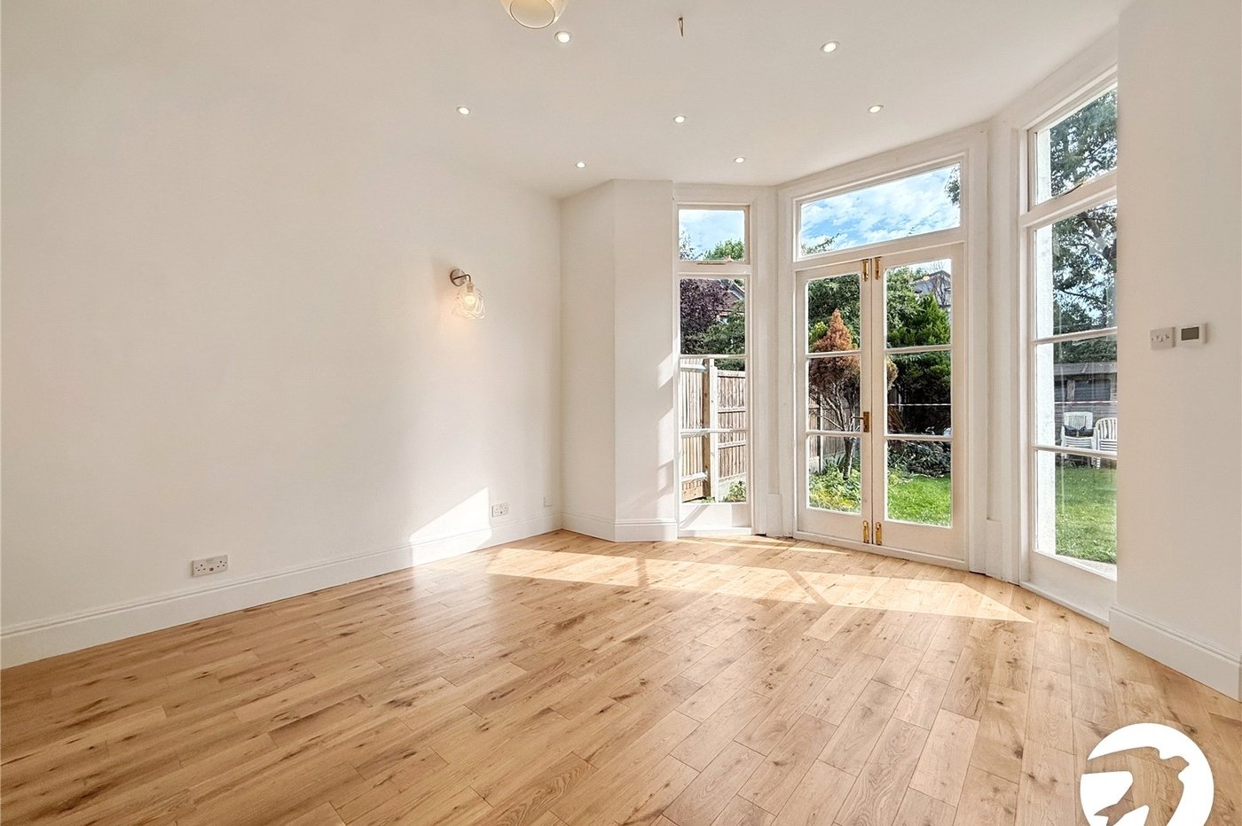 2 bedroom property to rent in London | Robinson Jackson