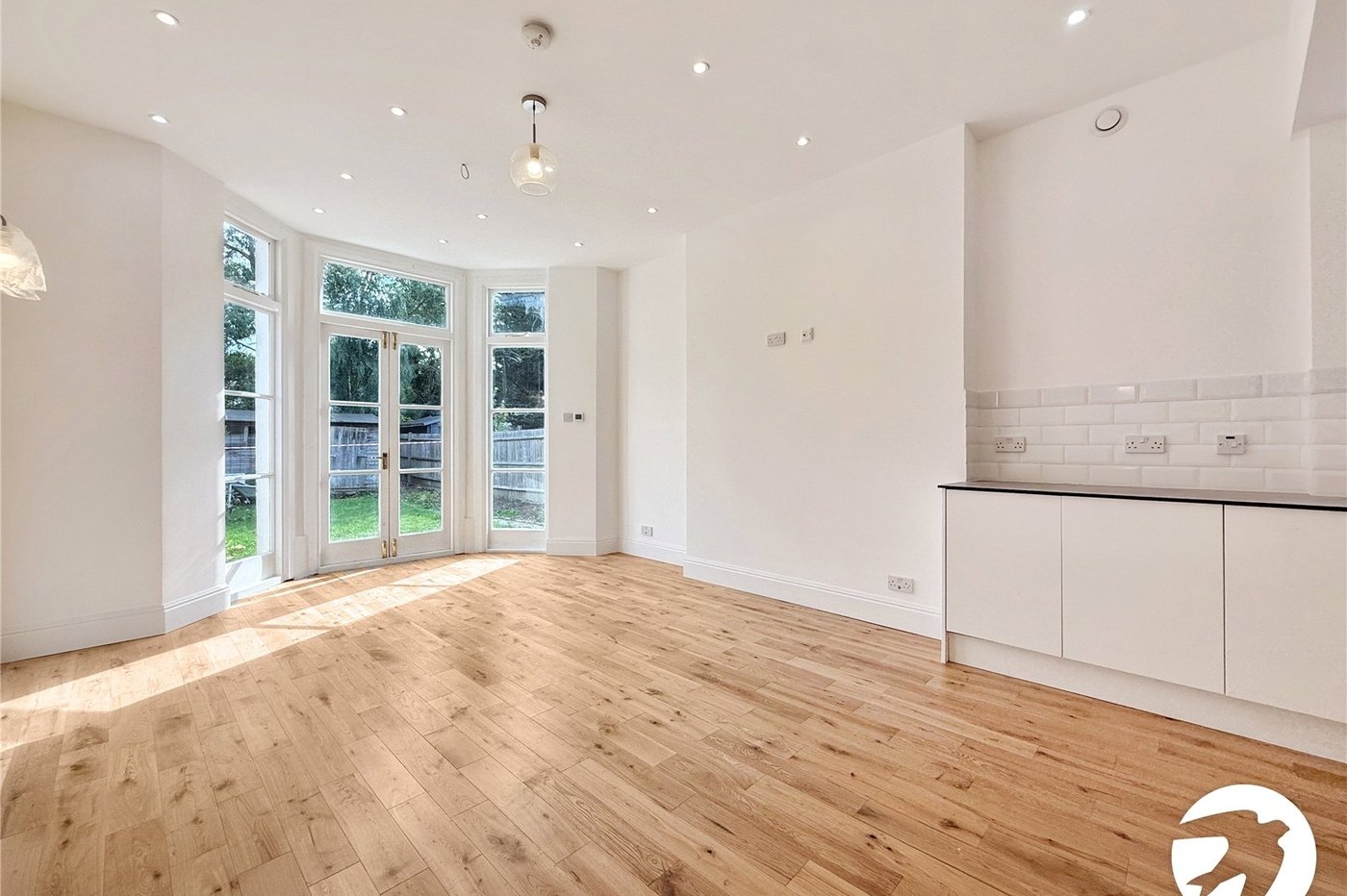2 bedroom property to rent in London | Robinson Jackson
