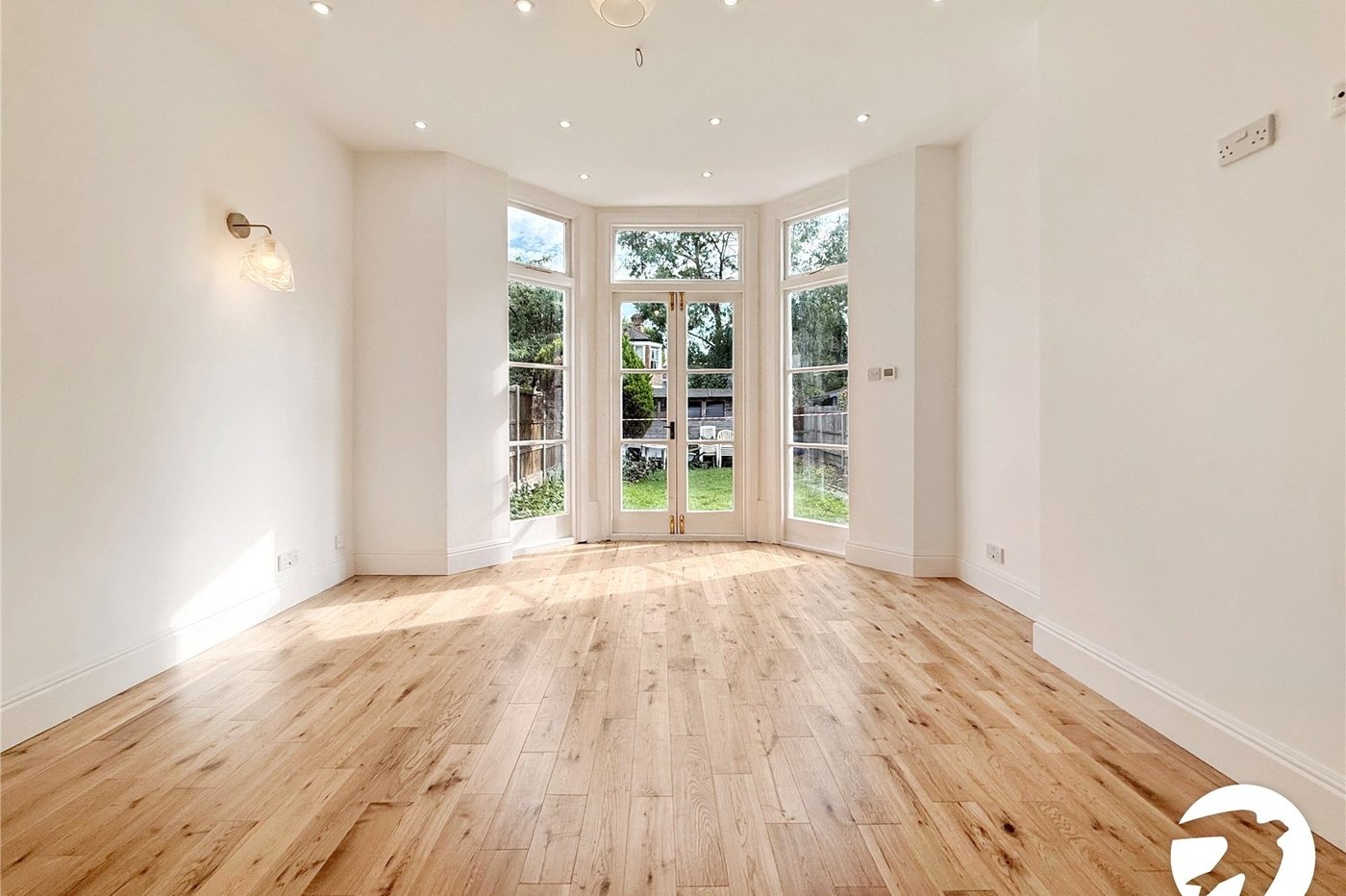 2 bedroom property to rent in London | Robinson Jackson