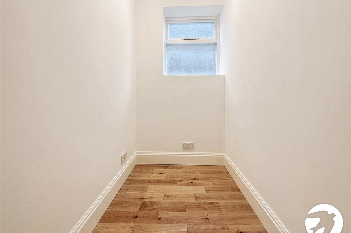 2 bedroom property to rent in London | Robinson Jackson