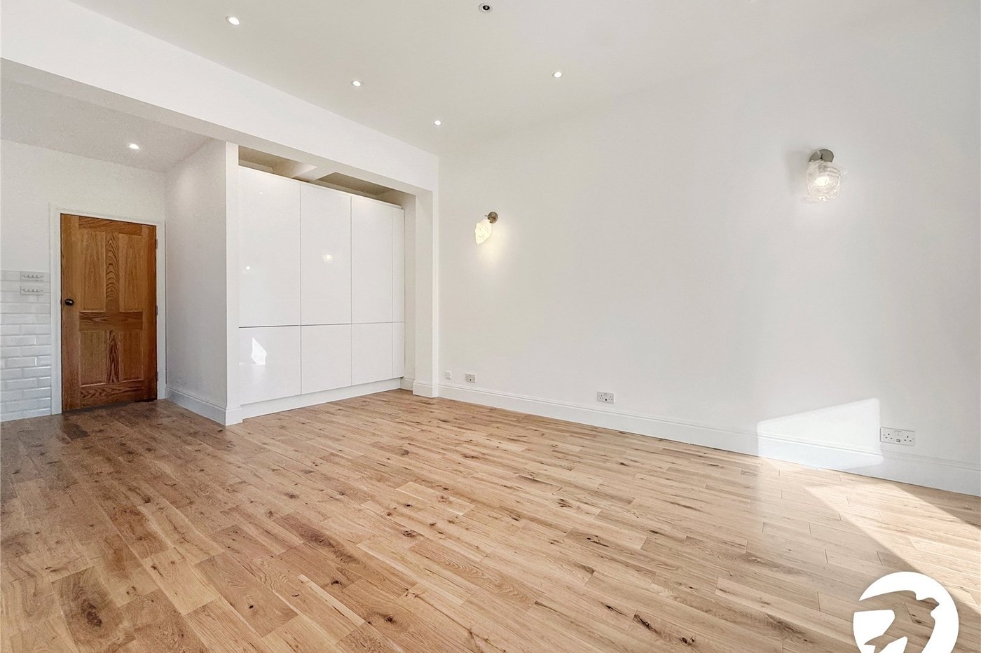2 bedroom property to rent in London | Robinson Jackson