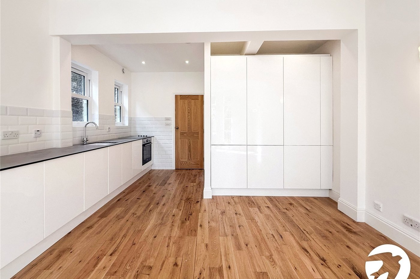 2 bedroom property to rent in London | Robinson Jackson