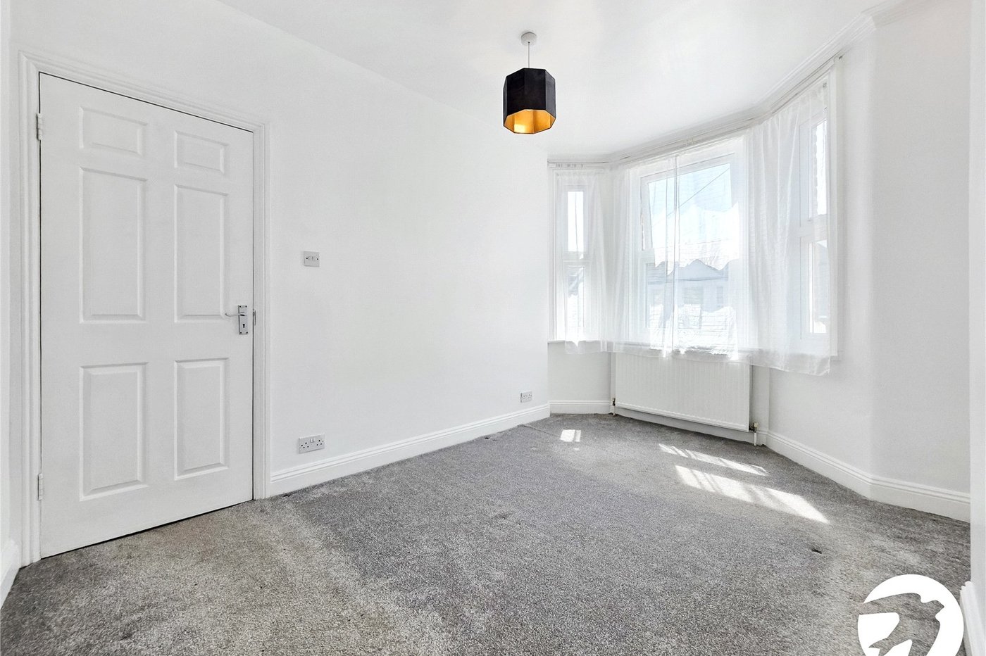 3 bedroom house to rent in London | Robinson Jackson