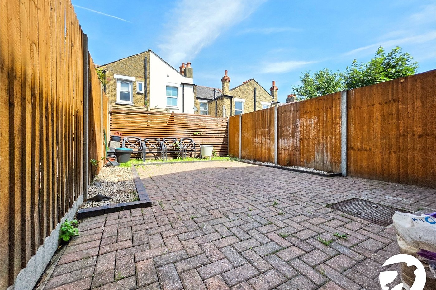 3 bedroom house to rent in London | Robinson Jackson