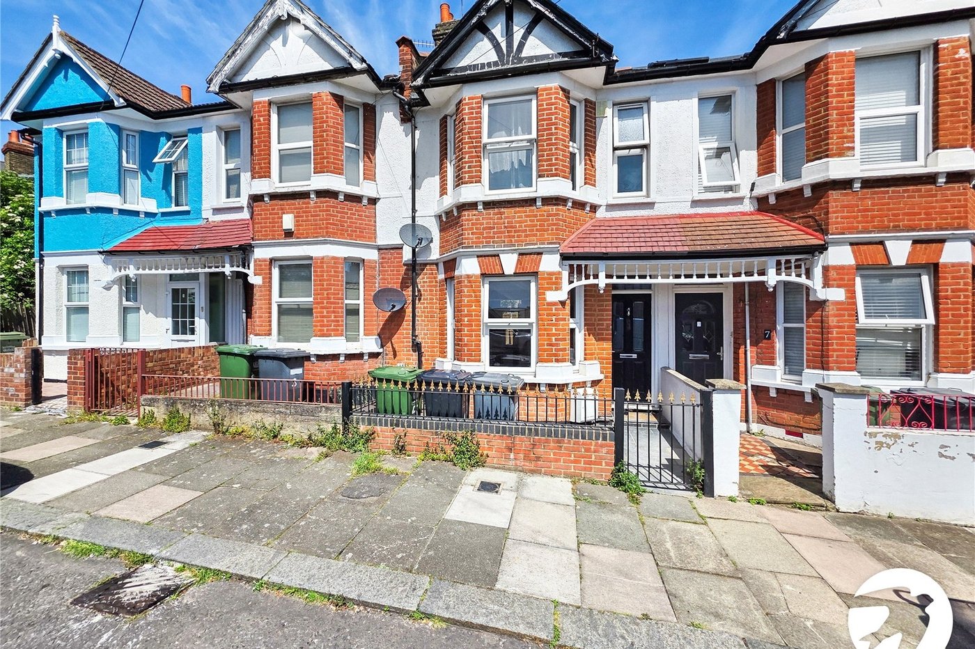 3 bedroom house to rent in London | Robinson Jackson
