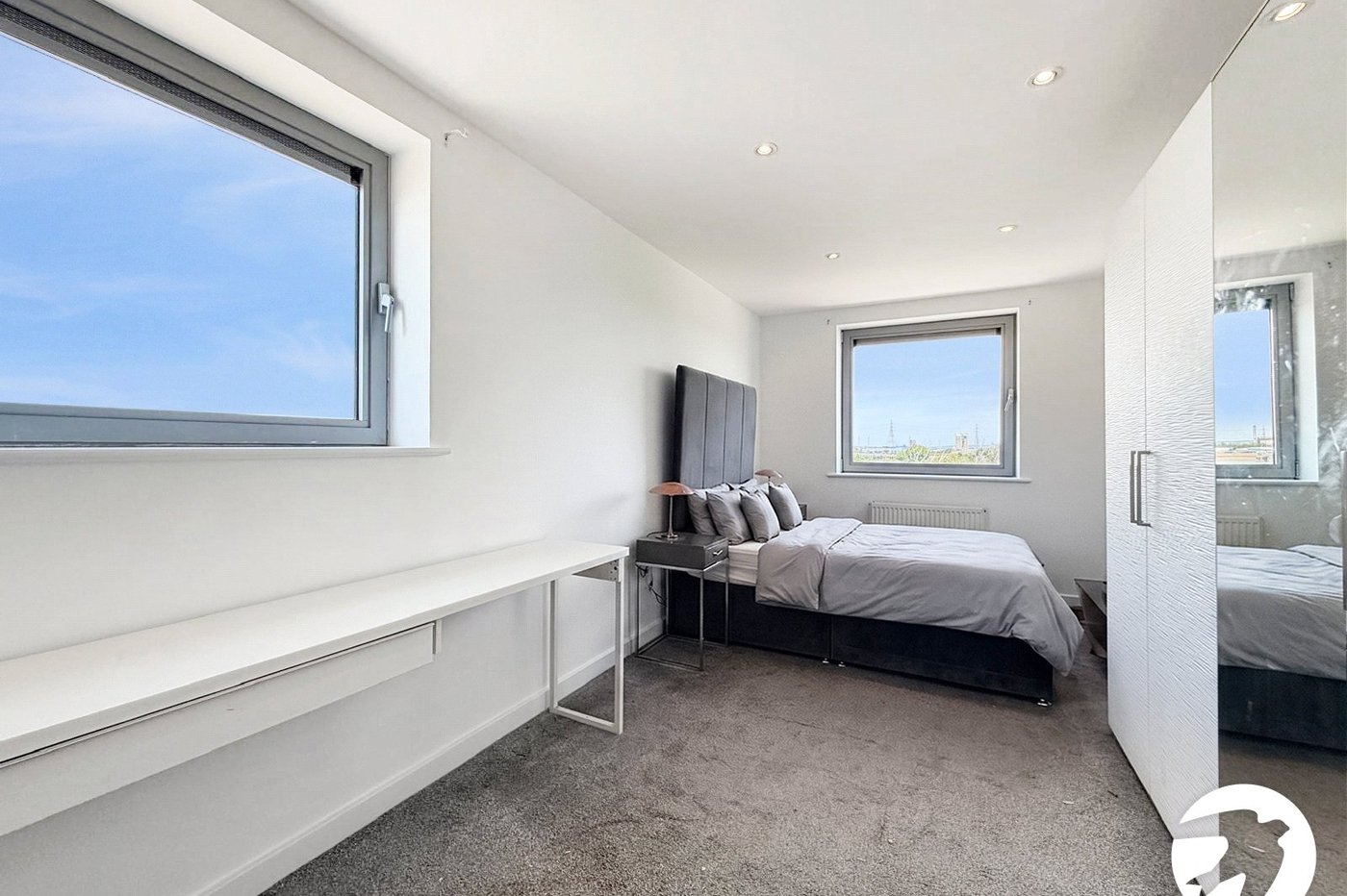 2 bedroom property to rent in London | 