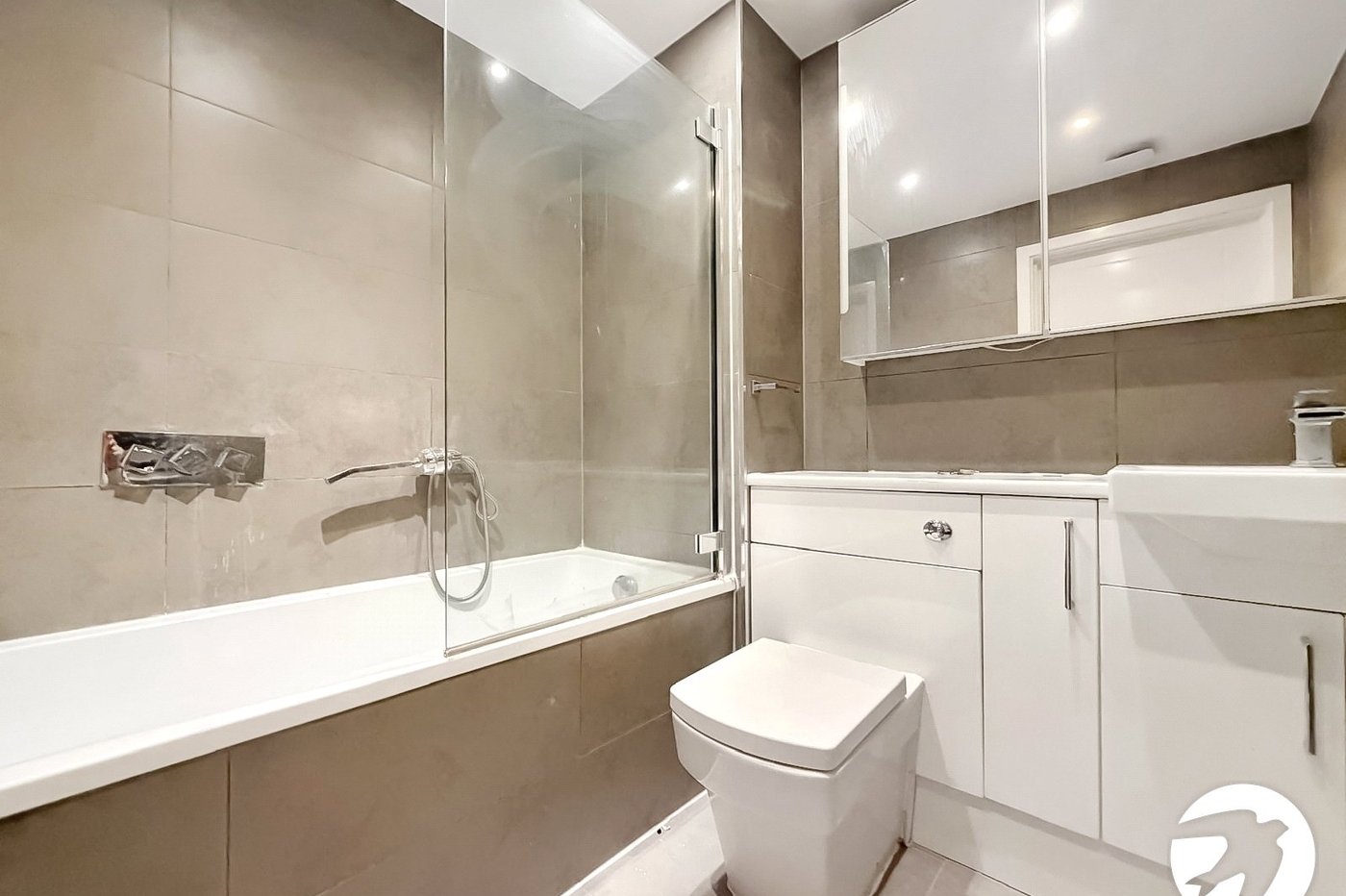 2 bedroom property to rent in London | 