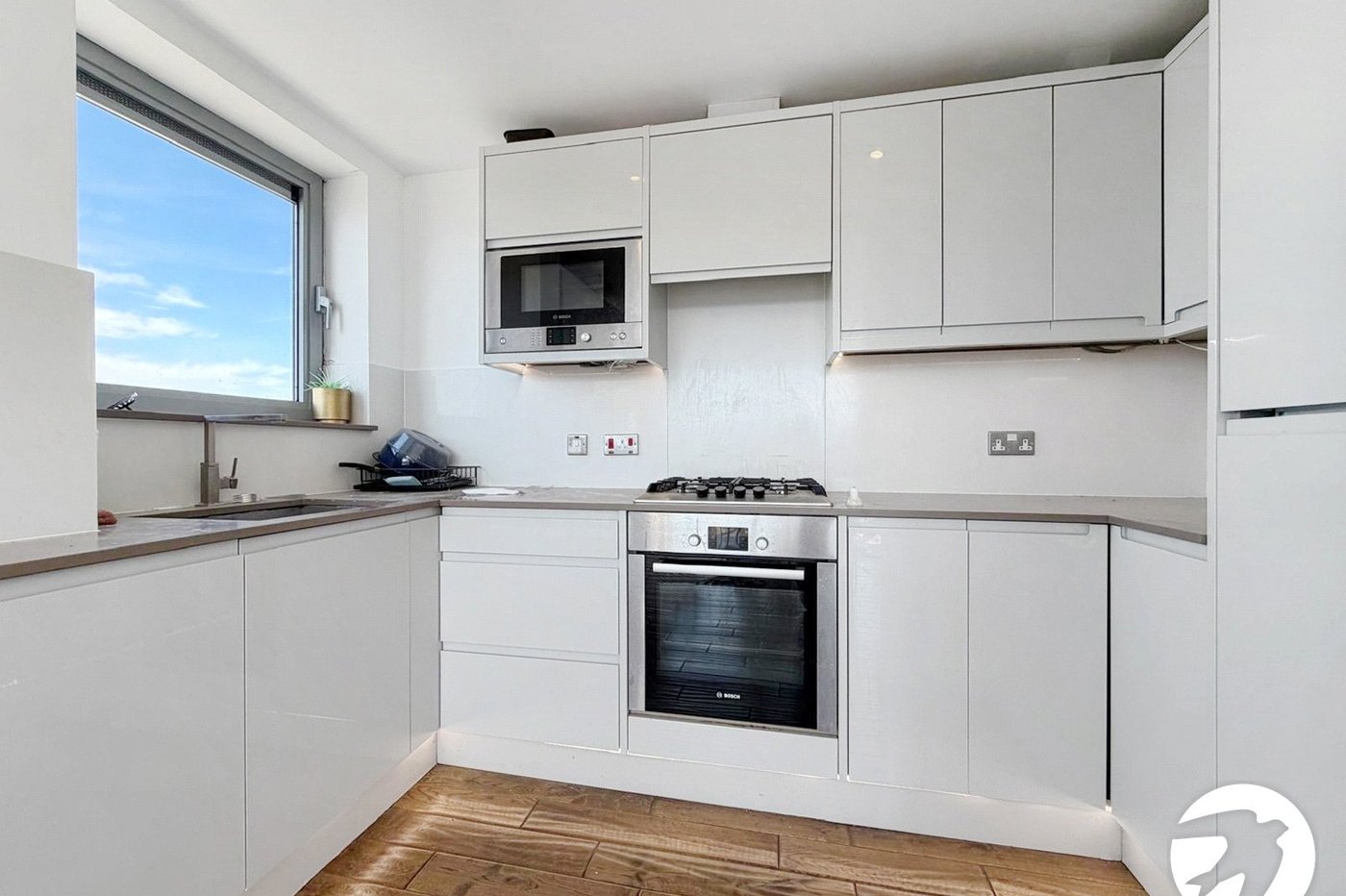 2 bedroom property to rent in London | 