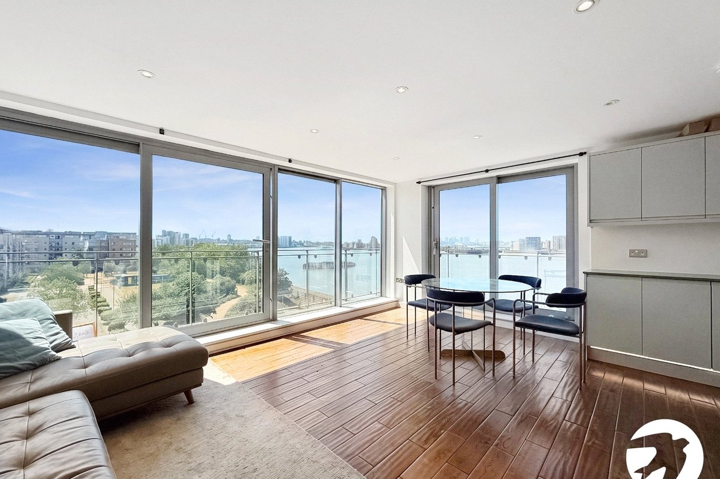 2 bedroom property to rent in London | 