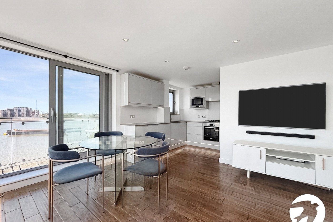 2 bedroom property to rent in London | 