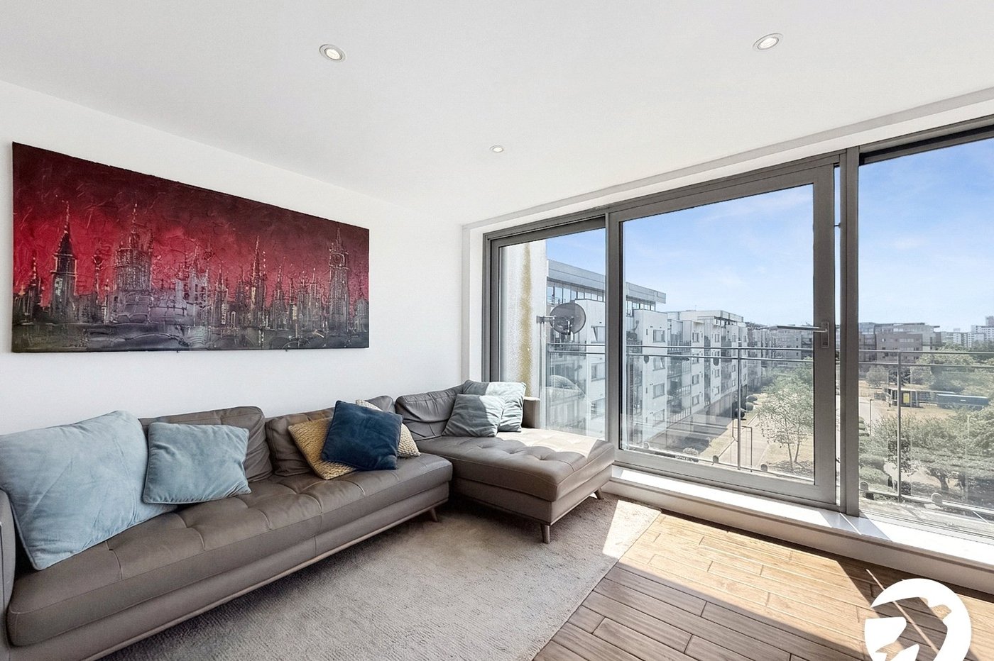 2 bedroom property to rent in London | 