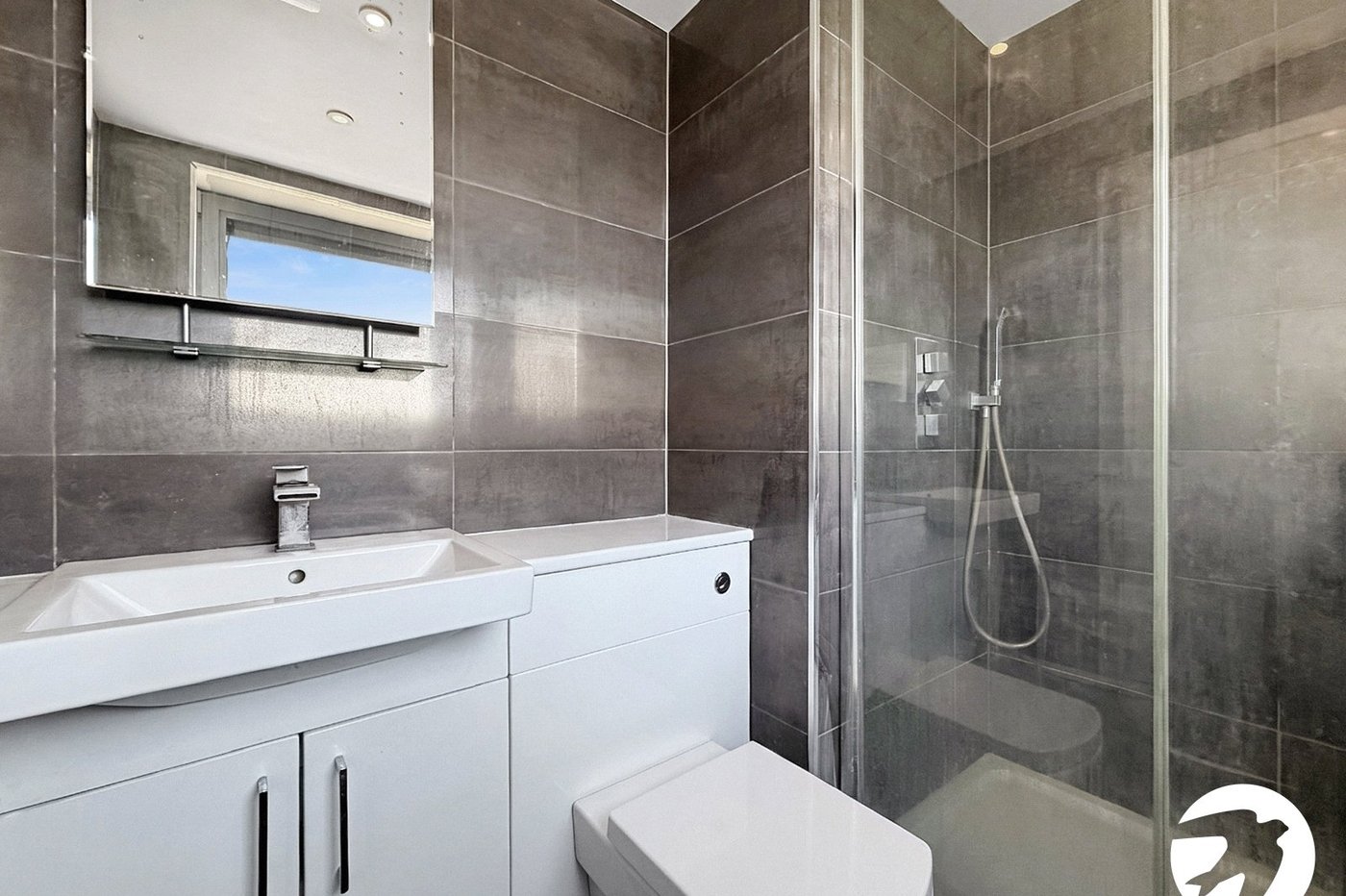 2 bedroom property to rent in London | 