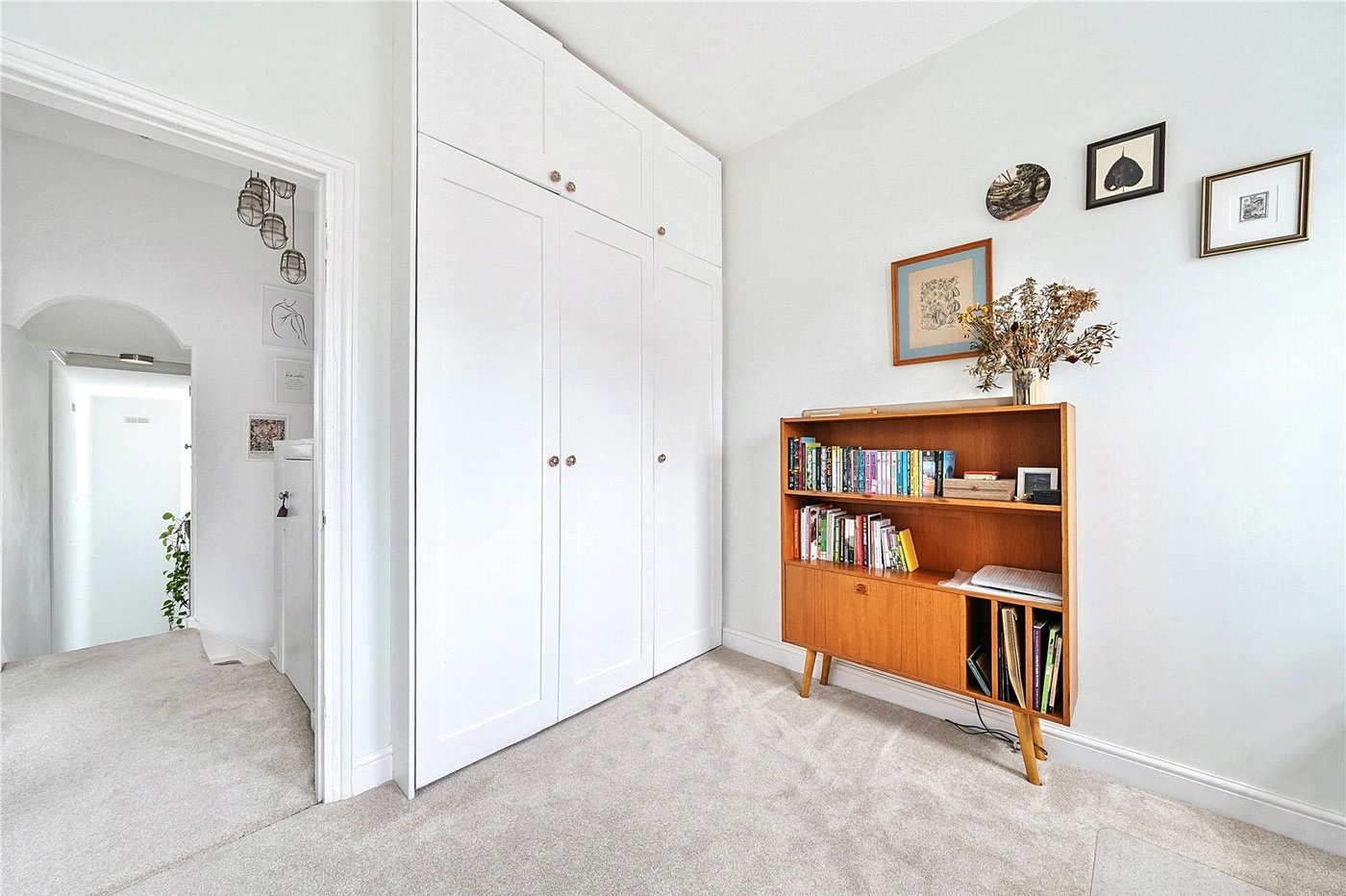 2 bedroom property to rent in London | Robinson Jackson