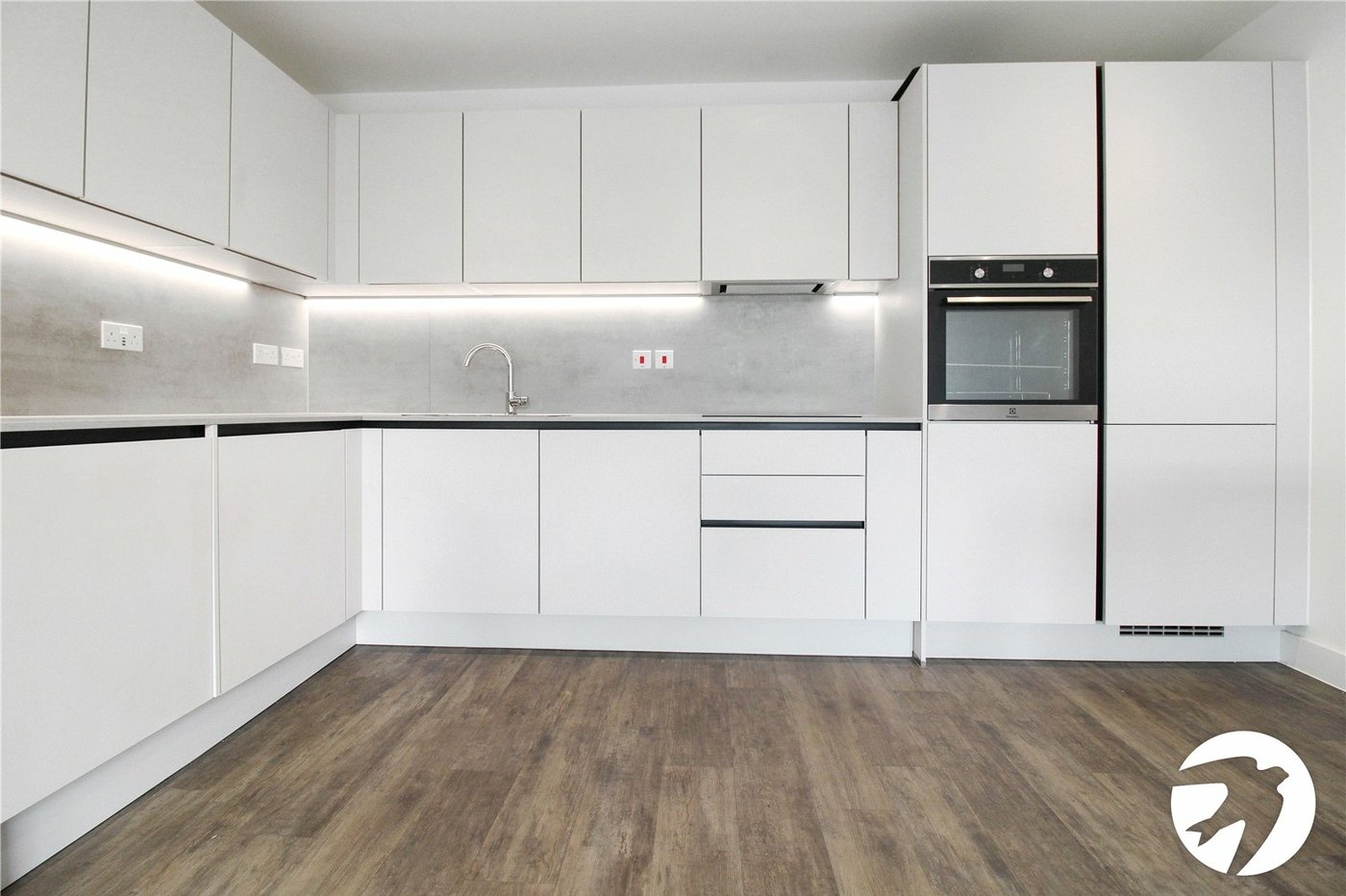 2 bedroom property to rent in Western Cross | Robinson Michael & Jackson