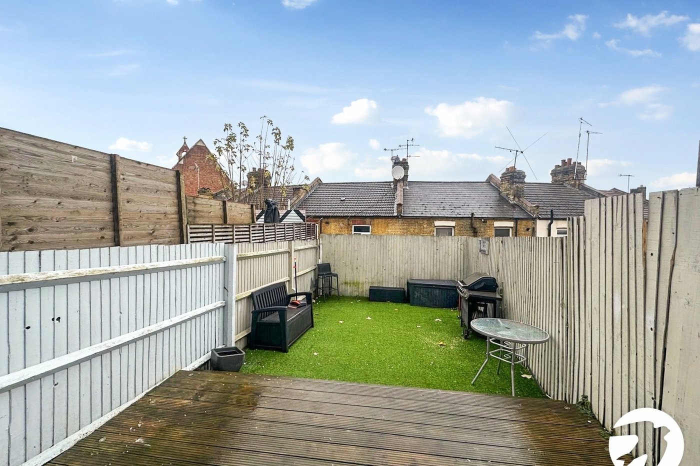 2 bedroom property to rent in London | 