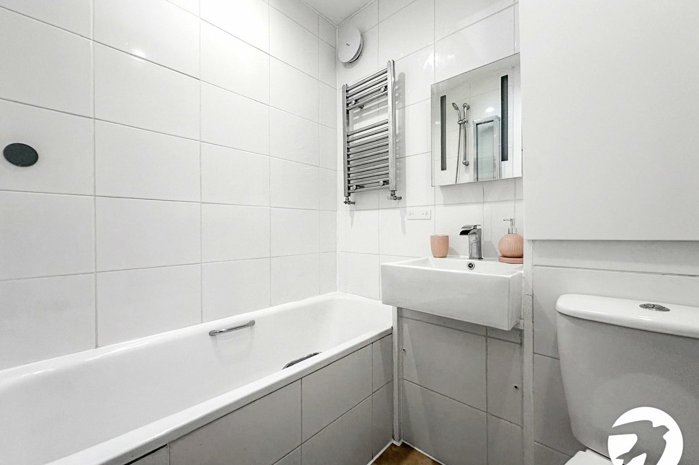 2 bedroom property to rent in London | 