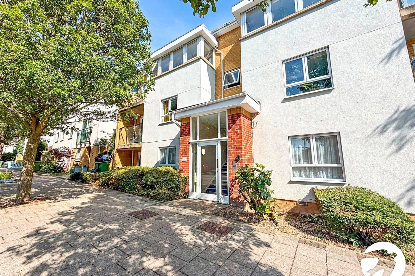 2 bedroom property to rent in London | 