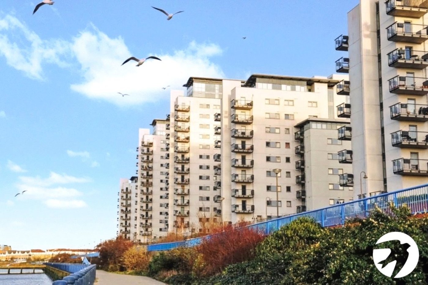 2 bedroom property to rent in London | 