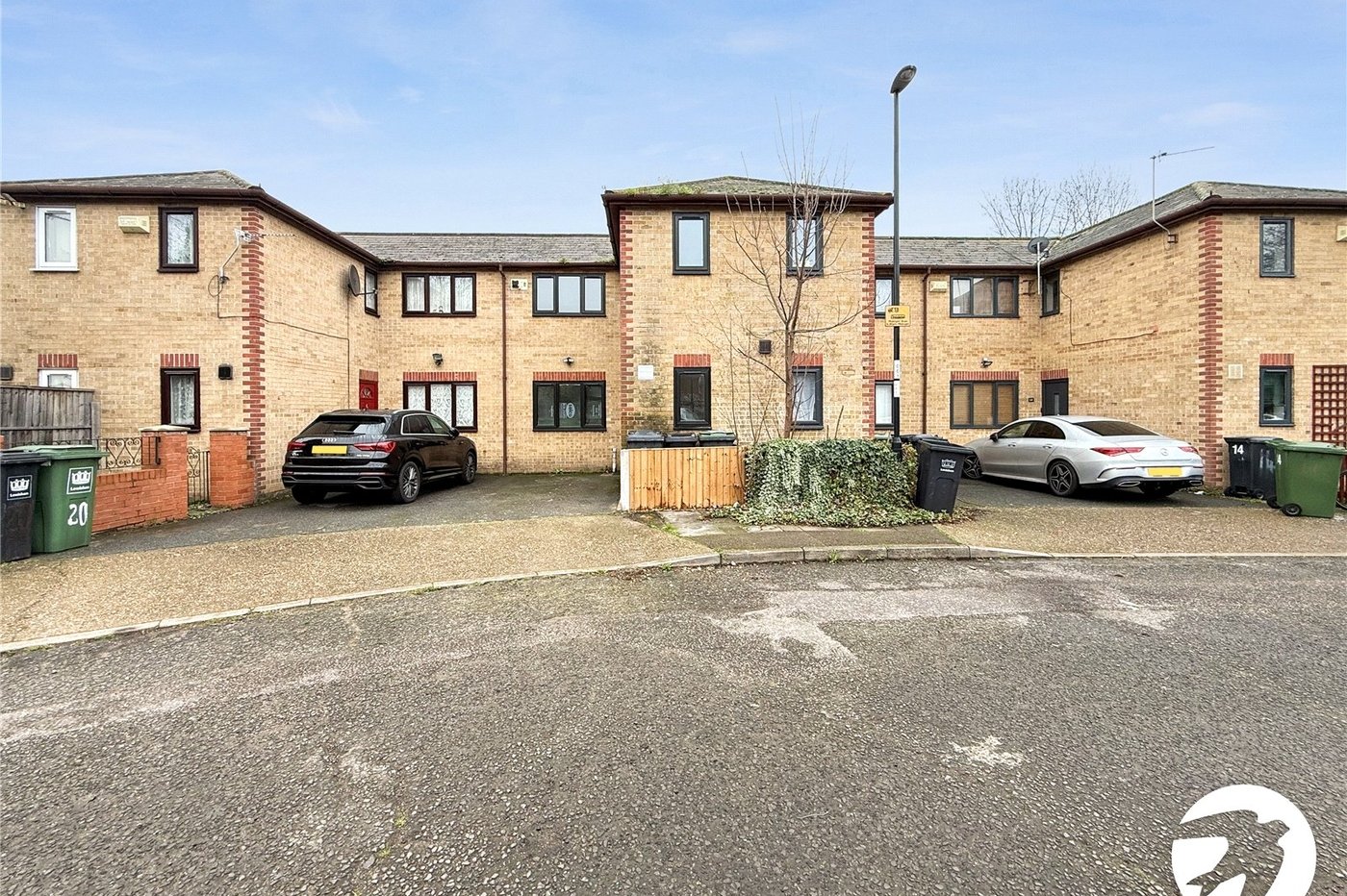 2 bedroom house to rent in London | Robinson Jackson