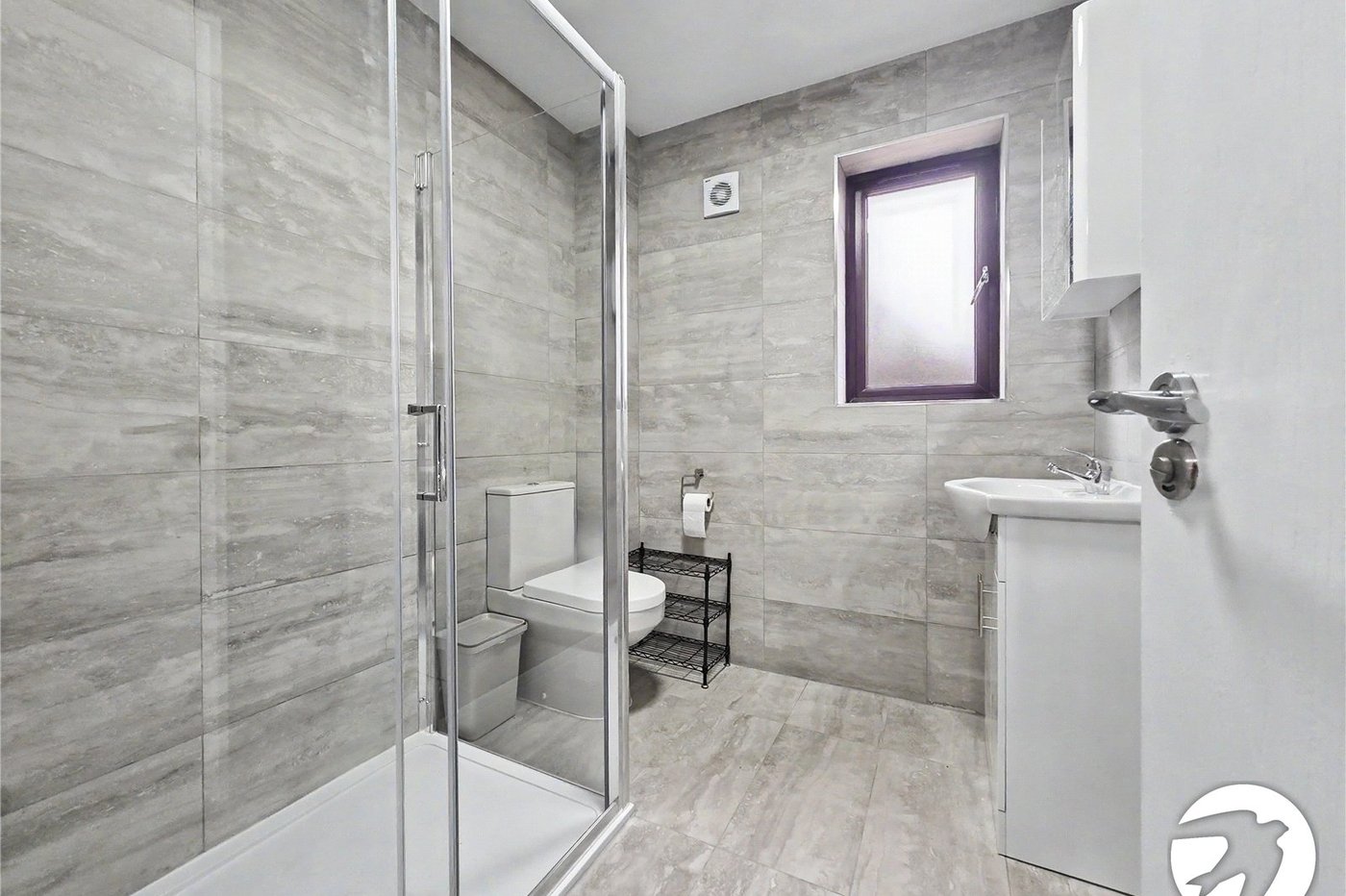 3 bedroom house to rent in London | Robinson Jackson