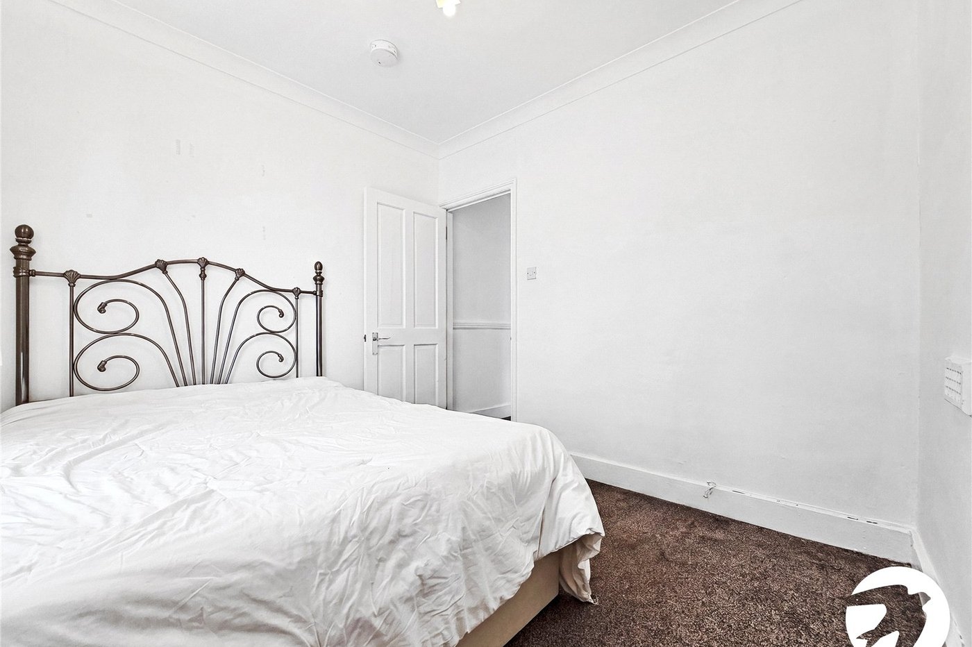 2 bedroom property to rent in London | Robinson Jackson