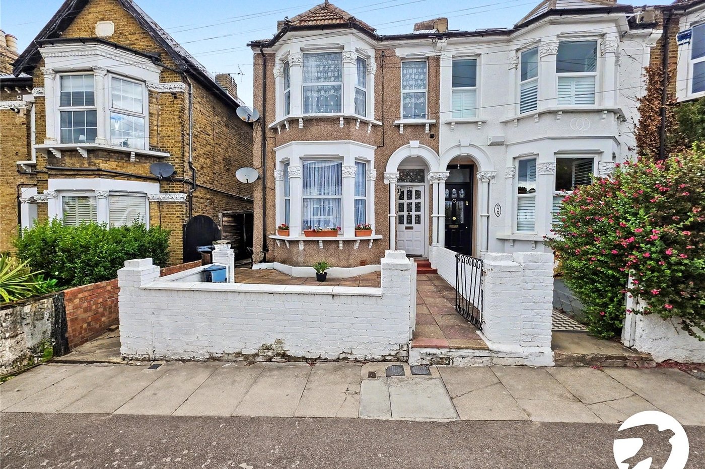 2 bedroom property to rent in London | Robinson Jackson
