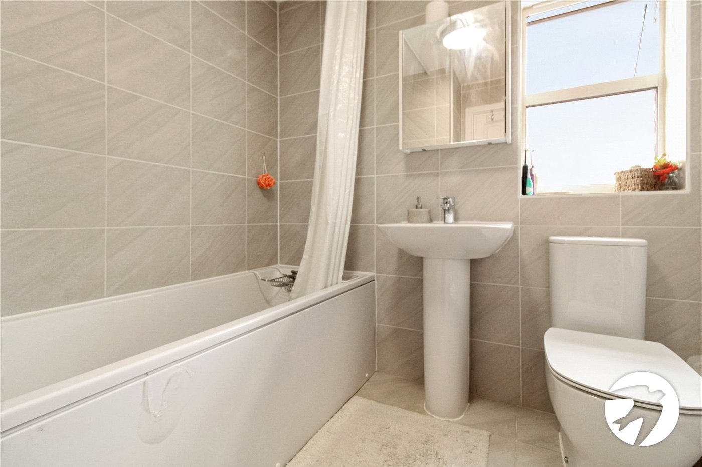 3 bedroom house to rent in Castle Hill | Robinson Michael & Jackson