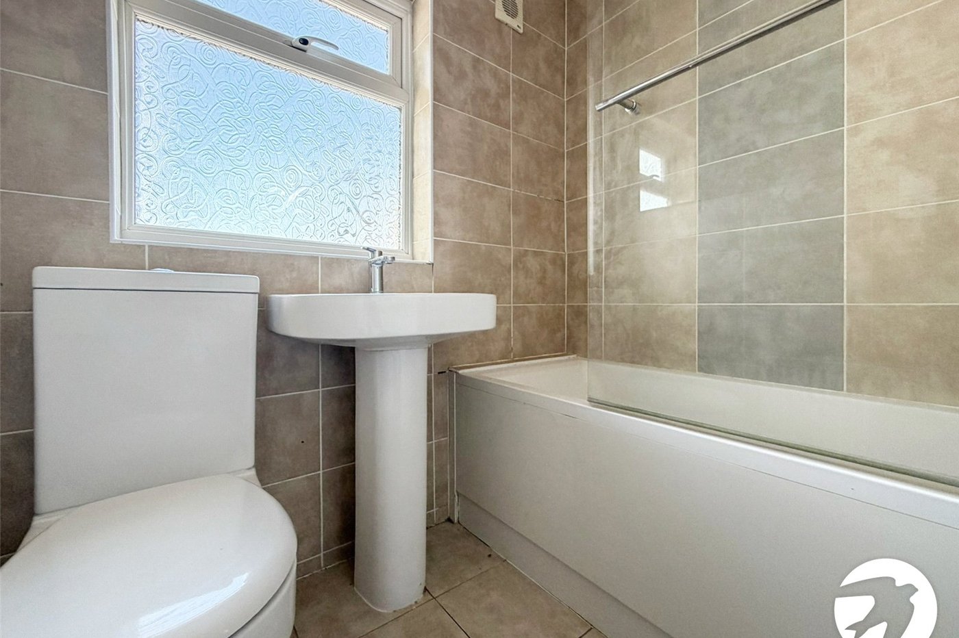 2 bedroom property to rent in London | 
