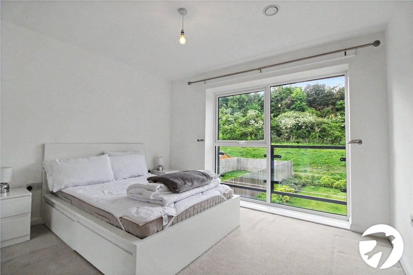 2 bedroom property to rent in Greenhithe | Robinson Michael & Jackson