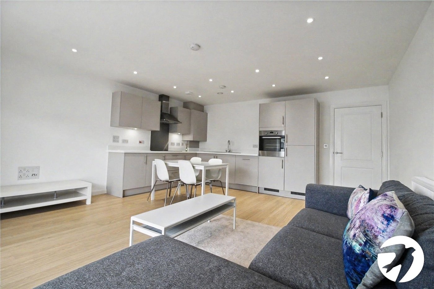 2 bedroom property to rent in Greenhithe | Robinson Michael & Jackson