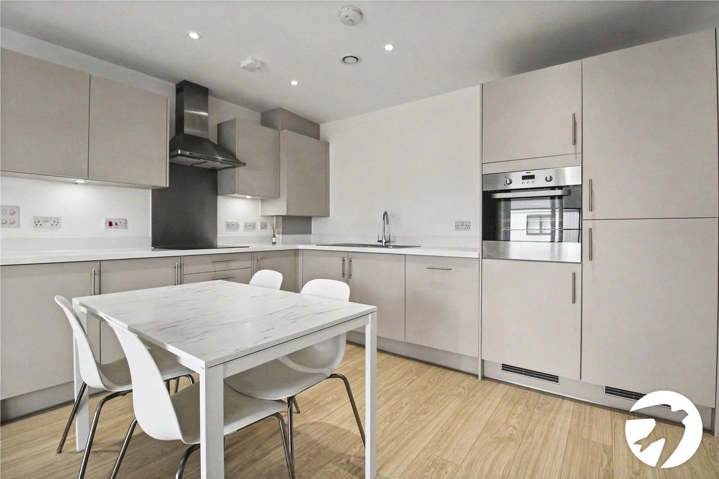 2 bedroom property to rent in Greenhithe | Robinson Michael & Jackson