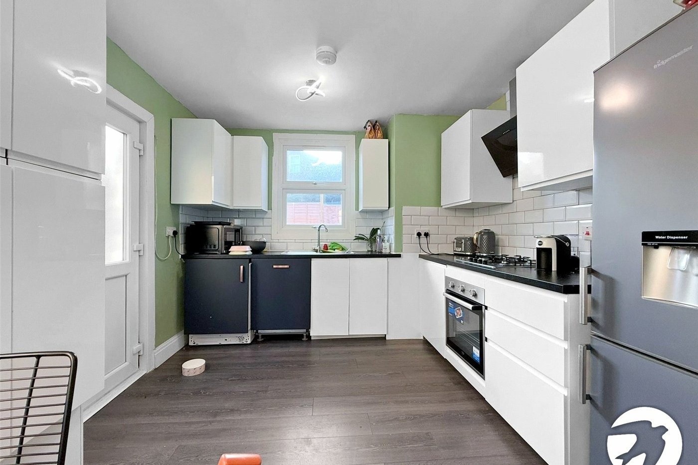 3 bedroom house to rent in London | Robinson Jackson