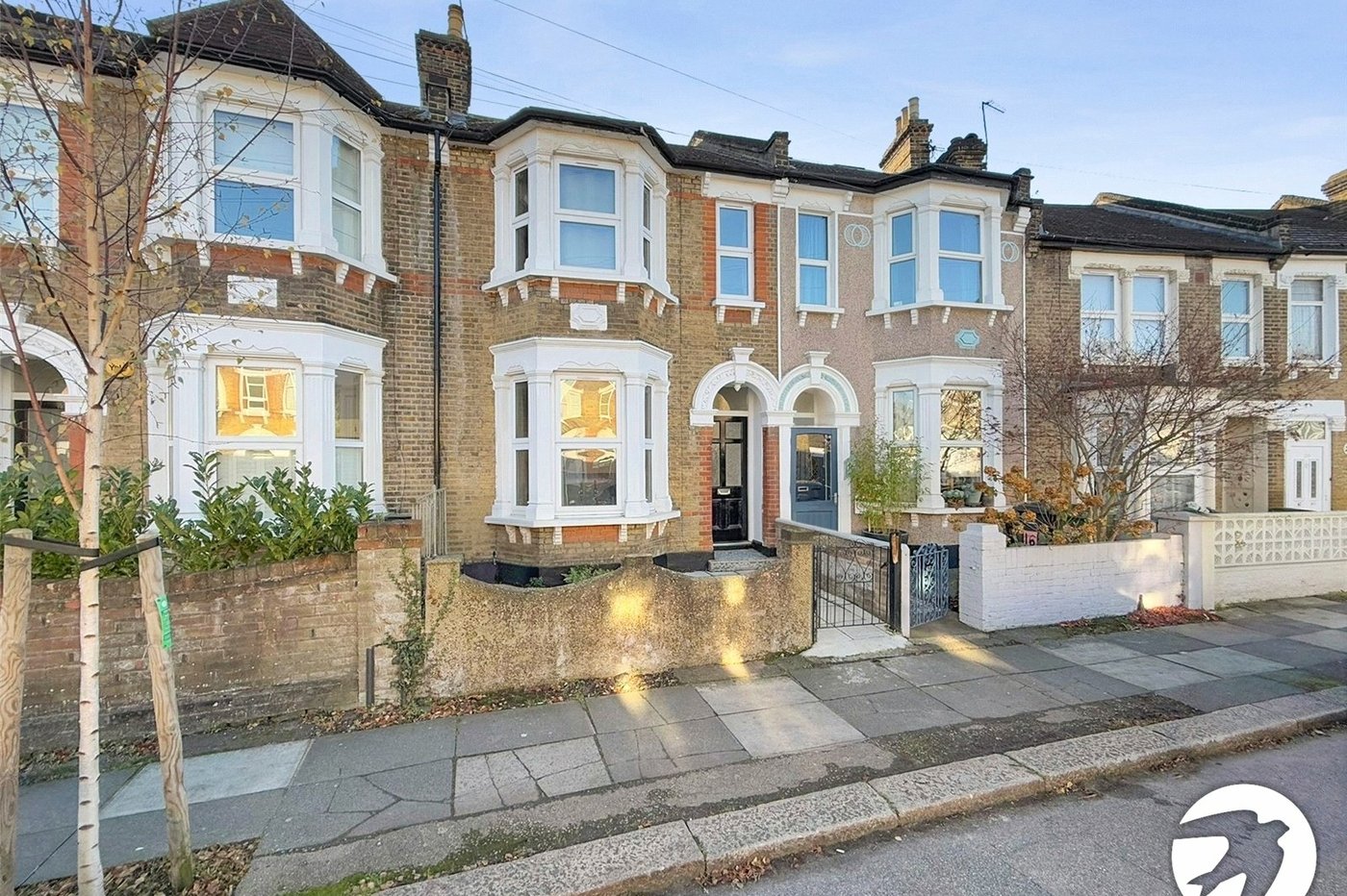 3 bedroom house to rent in London | Robinson Jackson